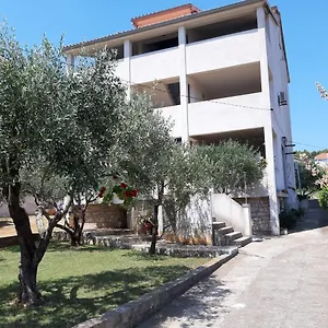 Apartman Maria, Preko